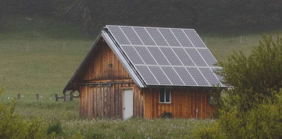 The pros and cons of solar panels for tiny houses