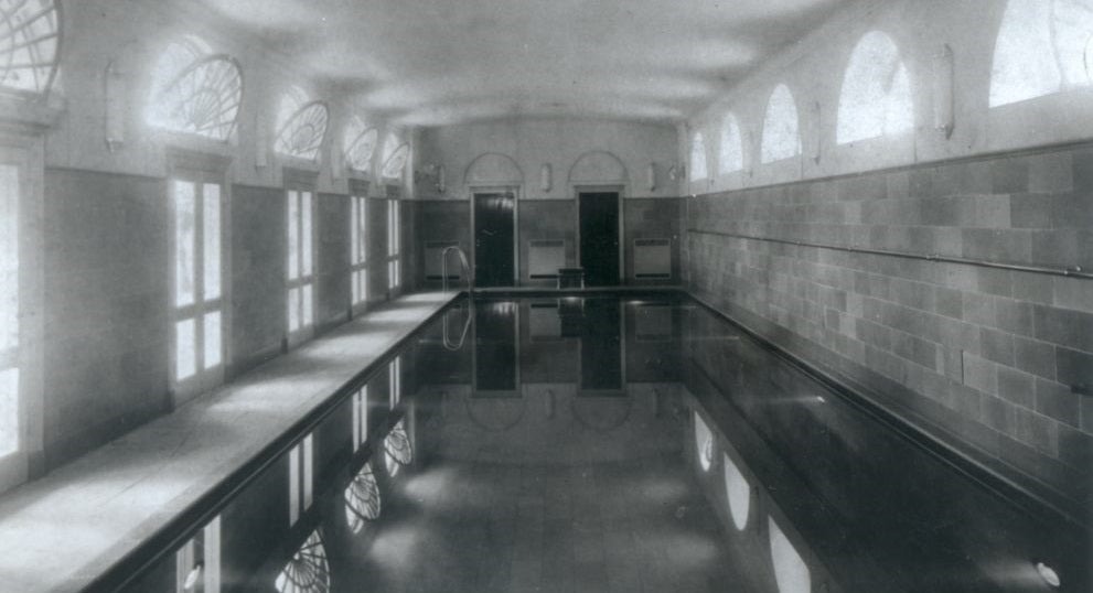 A photo of the White House swimming pool as it appeared in 1933
